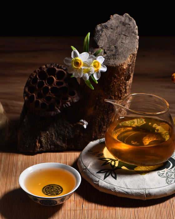 2017 Yunnan Sourcing "Autumn Yi Shan Mo" Yi Wu Old Arbor Raw Pu-erh Tea Cake