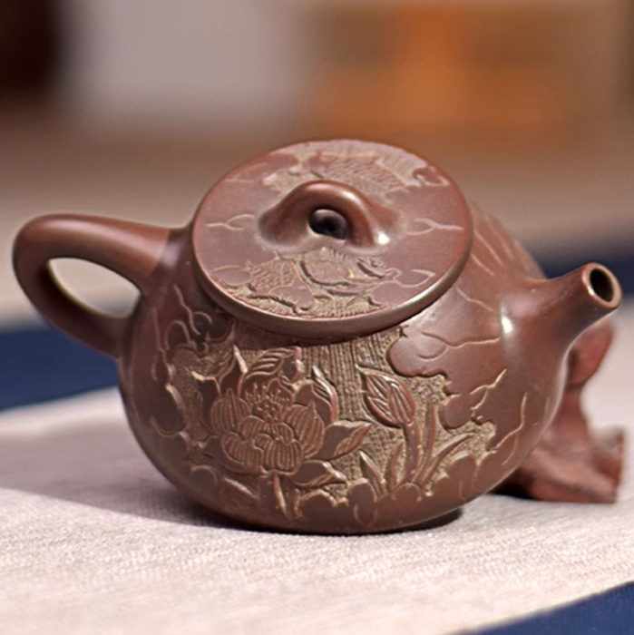 Qin Zhou Clay Teapot "Lotus" by Yuan Chan Jie