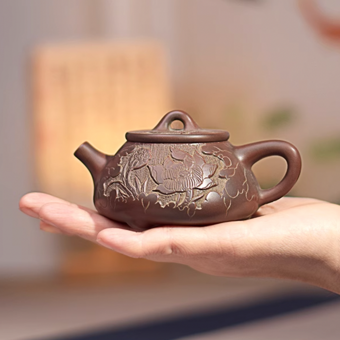 Qin Zhou Clay Teapot "Lotus" by Yuan Chan Jie