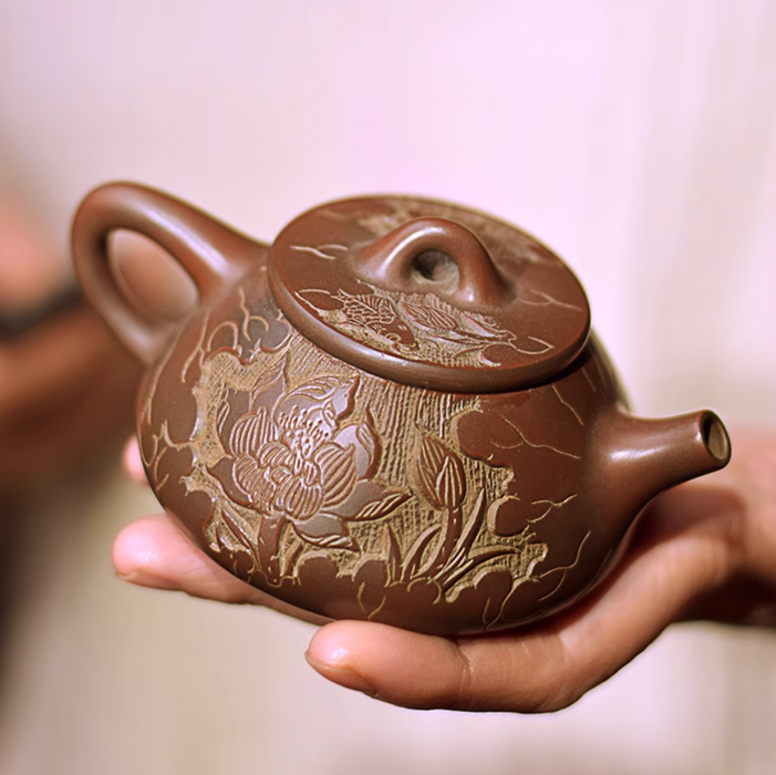 Qin Zhou Clay Teapot "Lotus" by Yuan Chan Jie