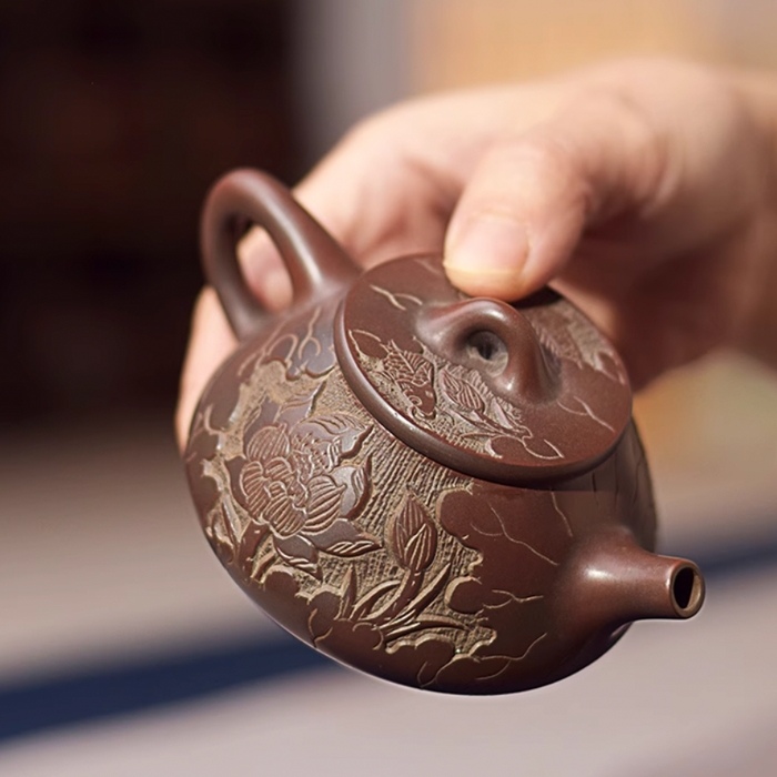 Qin Zhou Clay Teapot "Lotus" by Yuan Chan Jie