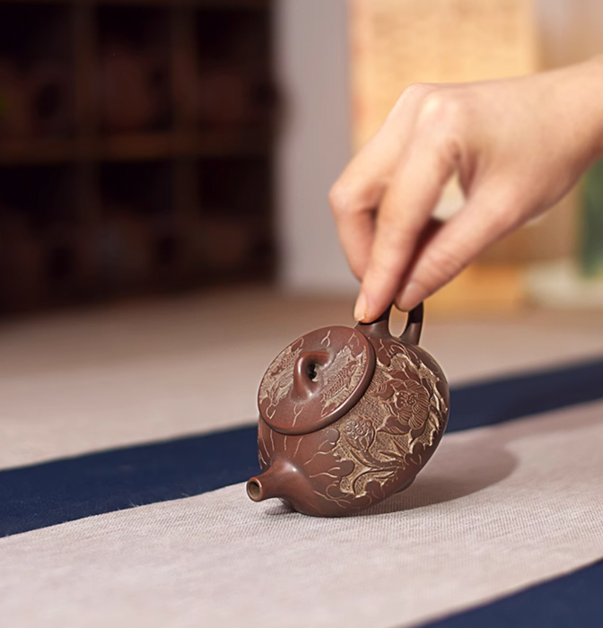 Qin Zhou Clay Teapot "Lotus" by Yuan Chan Jie