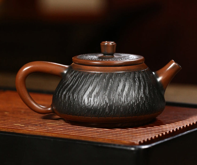 Jian Shui Clay "Tiao Dao" Teapot by Wang Yan Ping