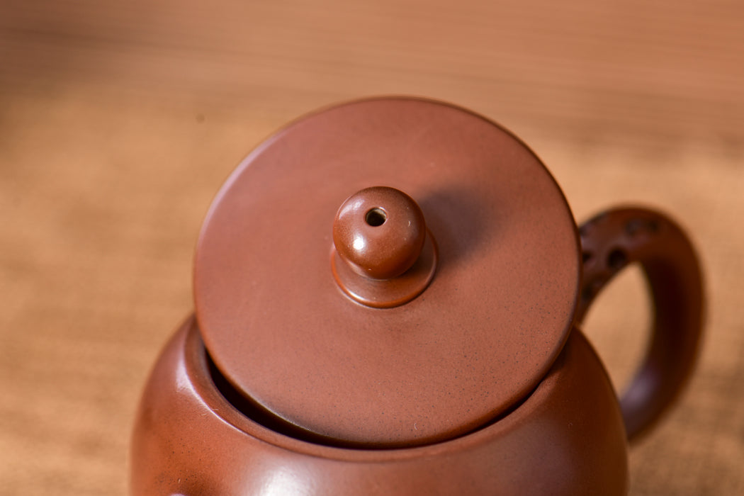 Jian Shui Clay "Flat Top Dragon Egg" Teapot by Zhang Ce