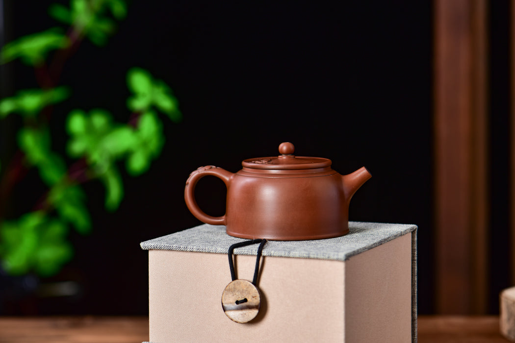 Jian Shui Purple Clay "Zhu Chu" Teapot by Mu Cheng