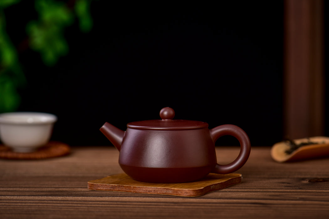 Jian Shui Clay "De Zhong Hu" Teapot by Jin Jiaqi