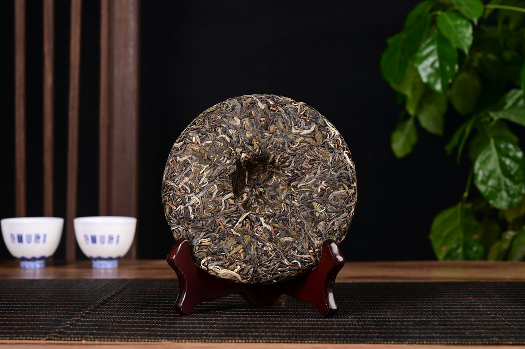 2024 Yunnan Sourcing "Autumn Ge Deng" Ancient Arbor Raw Pu-erh Tea Cake