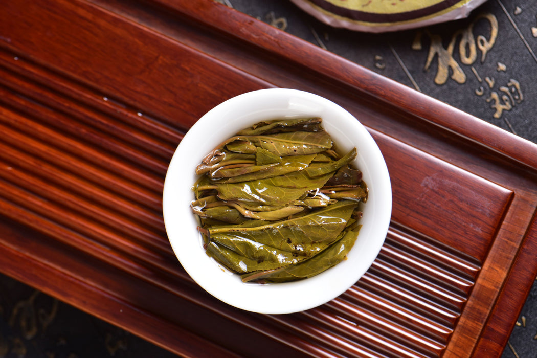 2025 Yunnan Sourcing "Suan Zao Shu" Old Arbor Raw Pu-erh Tea Cake | Yunnan Sourcing Tea Shop