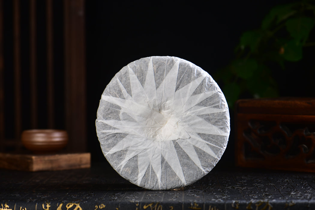 2025 Yunnan Sourcing "Autumn Da Qing Gu Shu" Old Arbor Raw Pu-erh Tea Cake | Yunnan Sourcing Tea Shop