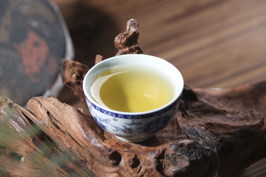 2026 Yunnan Sourcing "Huang Shan Gu Shu" Old Arbor Raw Pu-erh Tea Cake