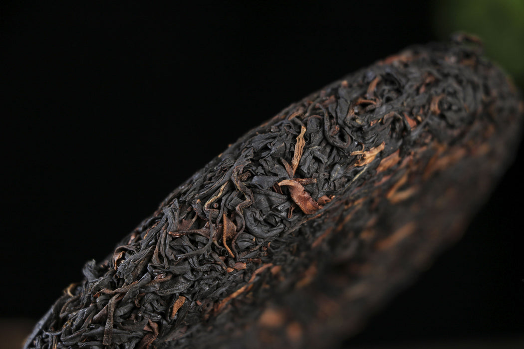 2026 Yunnan Sourcing "Wild Purple Black" of Yong De Tea Cake