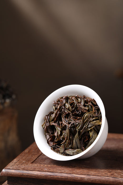 Wu Yi Shan “Sheng Tai” Naturally Grown Rou Gui Rock Oolong Tea