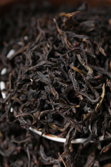 Wu Yi Shan “Sheng Tai” Naturally Grown Rou Gui Rock Oolong Tea