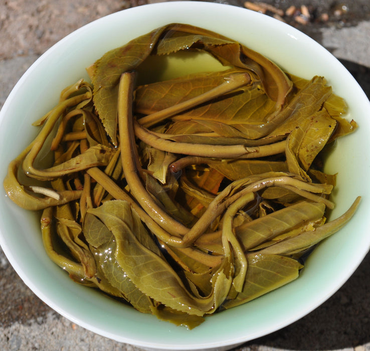2016 Yunnan Sourcing "Da Qing Gu Shu" Raw Pu-erh Tea Cake