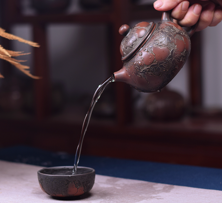 Qin Zhou Clay Teapot "Gourd" by Yuan Chan Jie