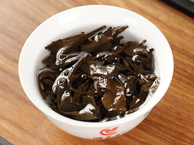 2016 Shun Ming Dao "Lao Bai Cha" Gong Mei White Tea Cake