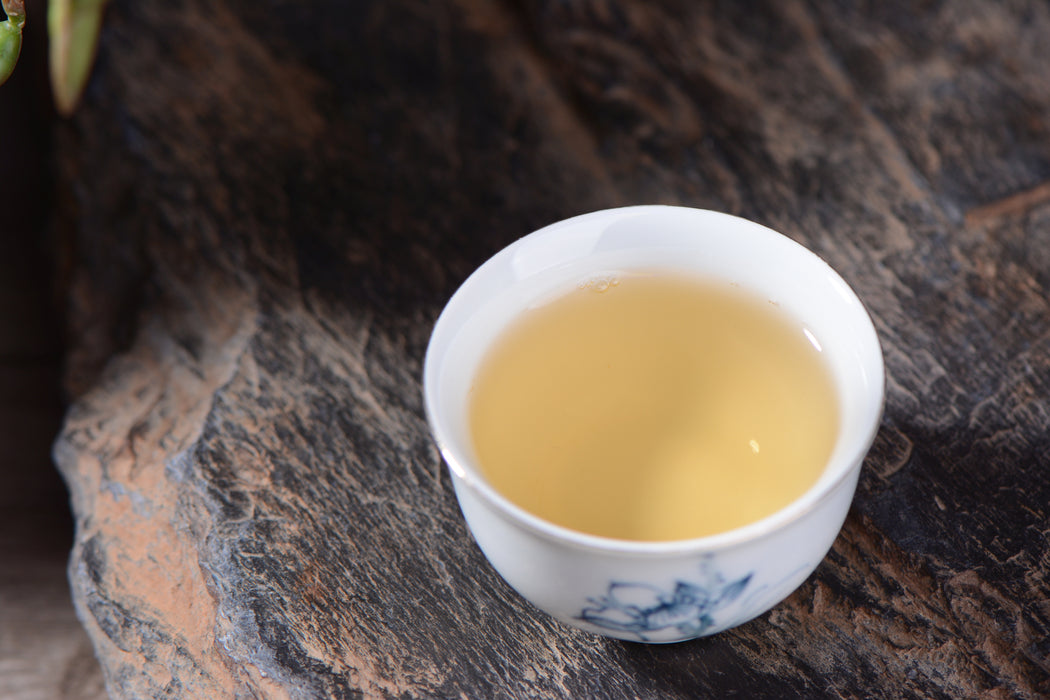 2019 Yunnan Sourcing "He Tao Di Village" Raw Pu-erh Tea Cake