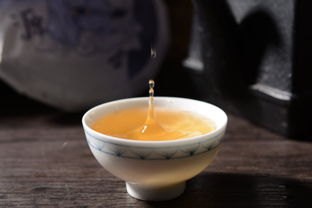 2019 Yunnan Sourcing "Qiu Shi" Yi Wu Old Arbor Raw Pu-erh Tea Cake