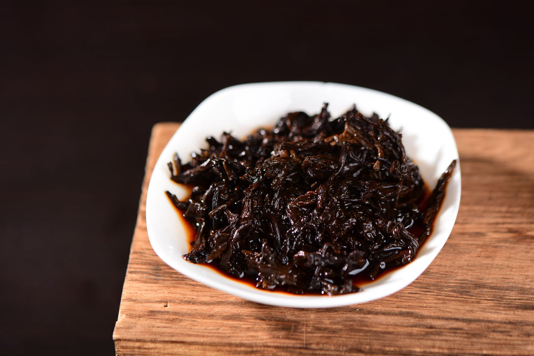 Pu-Erh Tea Cake 7572 Menghai Tea Factory 1980s Black Shou – The Pu-Erh Tea Cake 7572 Menghai Tea Factory 1980s Black Shou – The