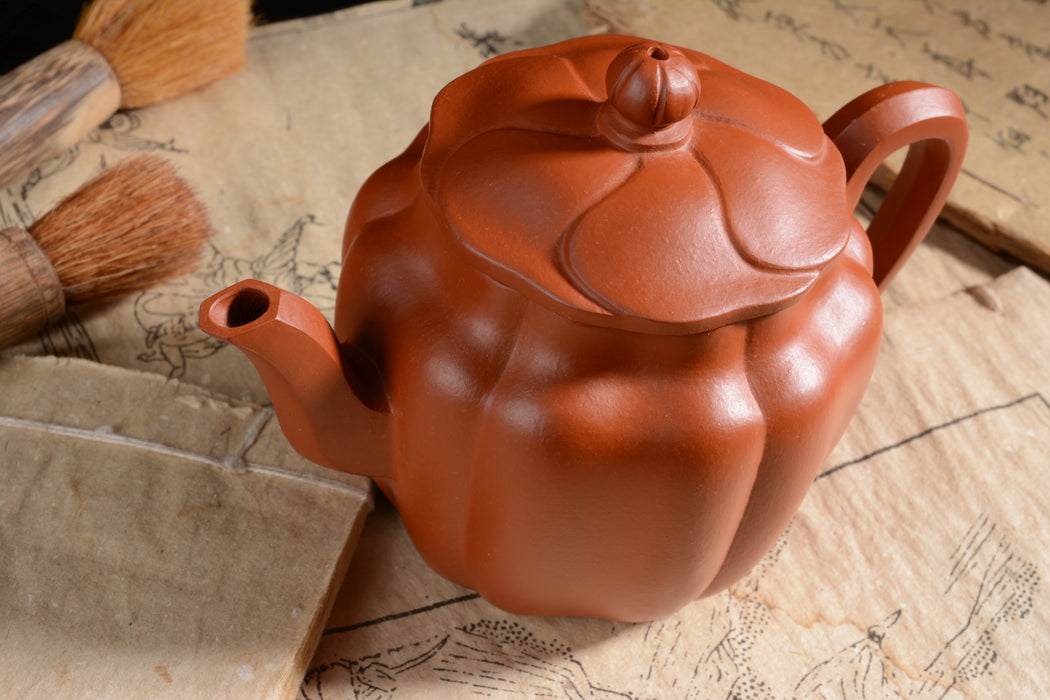 Qing Shui Ni "Gong Deng" Yixing Clay Teapot by Xu Da De
