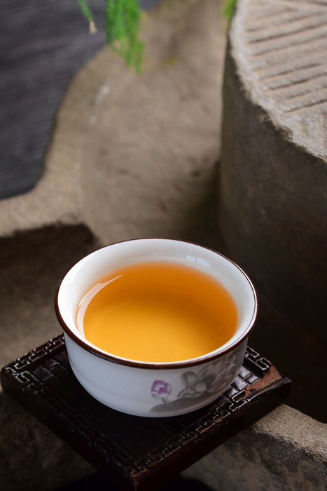 2020 Yunnan Sourcing "Da Qing Gu Shu" Raw Pu-erh Tea Cake